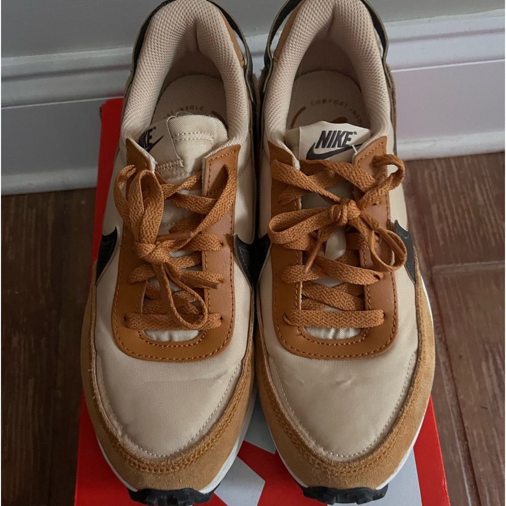 Nike Women’s Waffle Debut Tennis Shoes Color: Sesame /Baroque Brown Size: 9